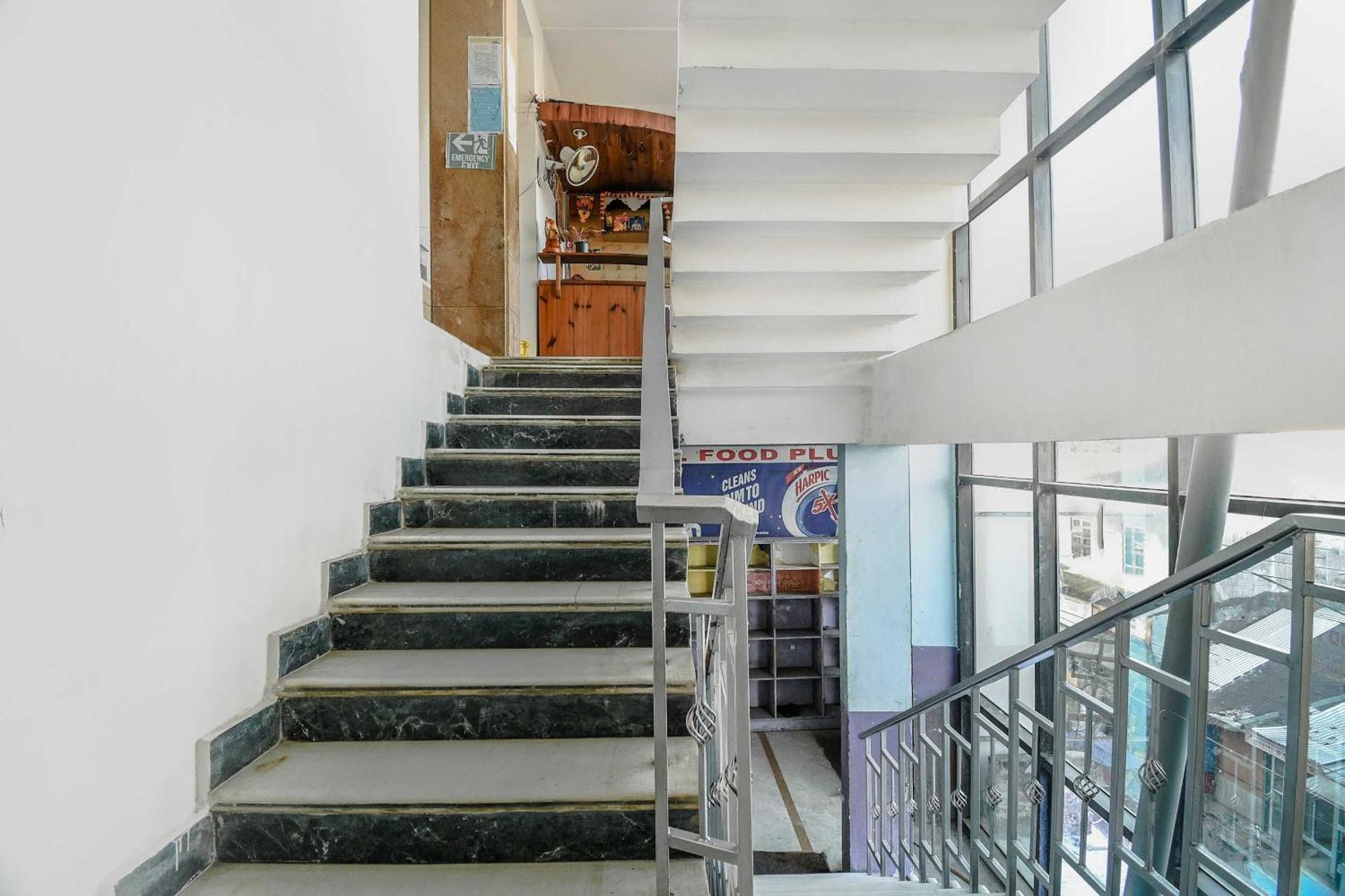 Oyo Flagship 71156 Hotel Jaybee'S Dibrugarh Exterior photo