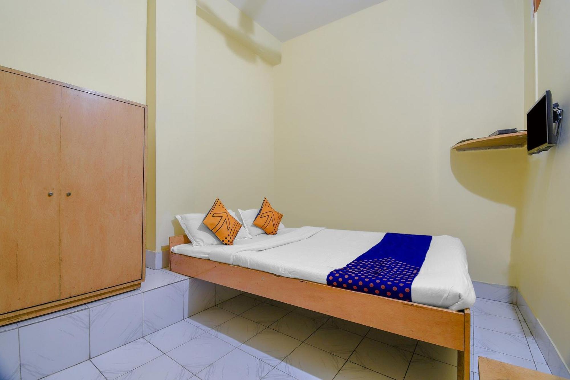 Oyo Flagship 71156 Hotel Jaybee'S Dibrugarh Exterior photo